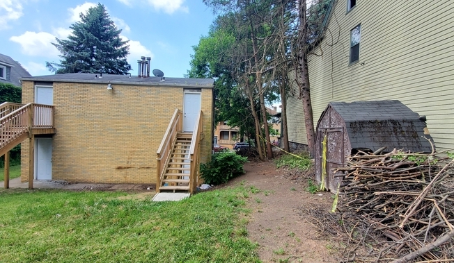 1023 WALLACE AVE