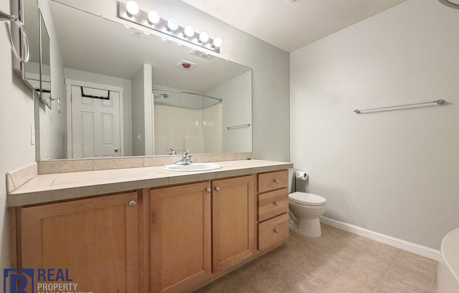 2 beds, 2 baths, $1,695, Unit Unit 305