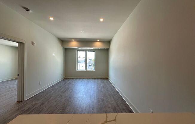 1 bed, 1 bath, 664 sqft, $2,000