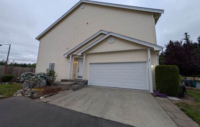 A Gardeners Oasis! 3 Bedroom Townhome for Rent, Minutes from Silverdale!