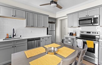 3 beds, 1 bath, 1,300 sqft, $2,700, Unit 2