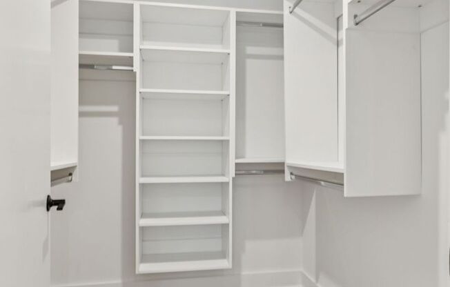 1 bed, 1 bath, 800 sqft, $2,017, Unit 210