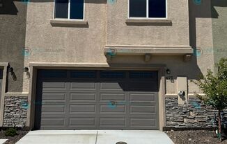 Luxury and Convenience: Fully Equipped 3-Bedroom 2.5 Bathroom 2 car garage Condo in Carson City