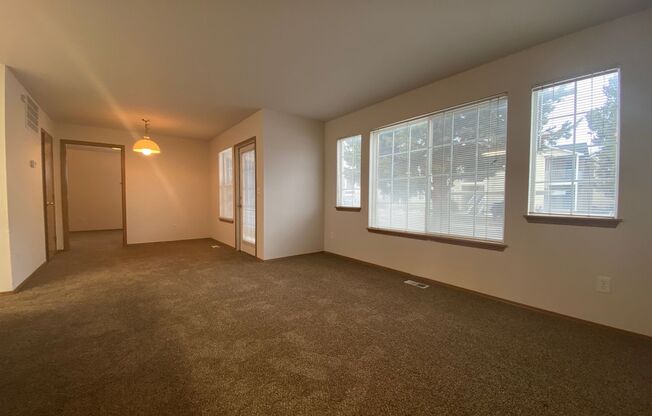 2 beds, 1 bath, $1,075