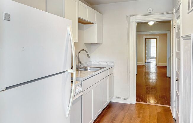 1 bed, 1 bath, $1,100, Unit Unit B