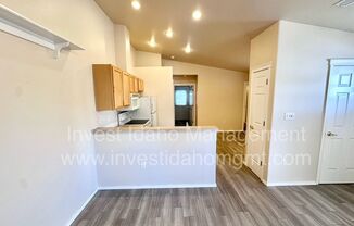 2 beds, 2 baths, 950 sqft, $1,250, Unit B