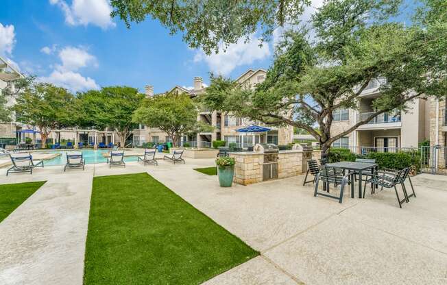the preserve at ballantyne commons courtyard with tables and chairs and a swimming pool
