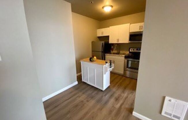 1 bed, 1 bath, 457 sqft, $1,395, Unit 606