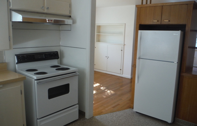 2 beds, 1 bath, $1,700, Unit 1205