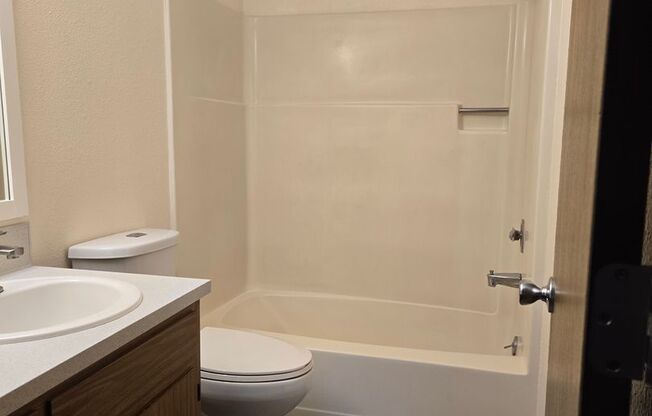 2 beds, 1.5 baths, 1,000 sqft, $1,550, Unit 257-558