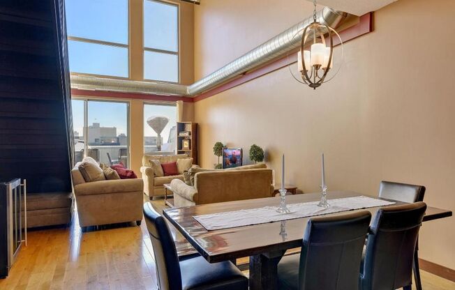 3 beds, 2 baths, $3,099, Unit #707