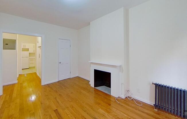 2 beds, 1 bath, $3,400, Unit 2W