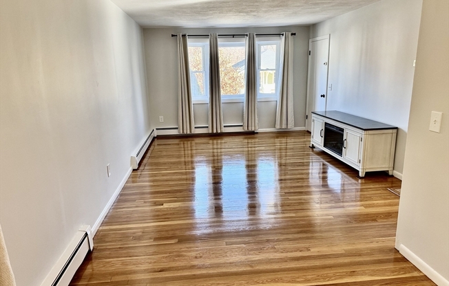 2 beds, 1 bath, $2,300, Unit 1