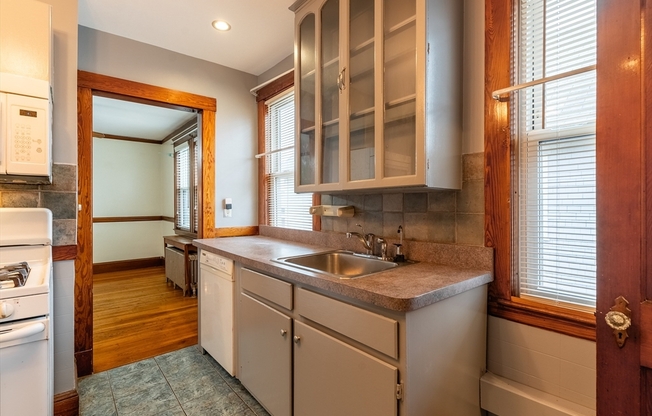3 beds, 1 bath, 1,182 sqft, $2,800, Unit 1