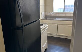 Studio, 1 bath, 550 sqft, $1,400, Unit 103