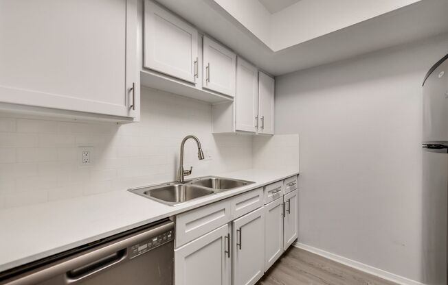 1 bed, 1 bath, 684 sqft, $805, Unit 295