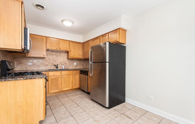 2 beds, 1 bath, $1,795, Unit Apt #3B