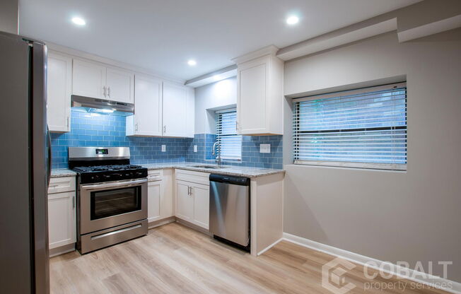 886 SAINT CHARLES AVE NE