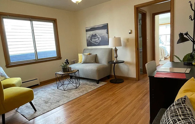 1 bed, 1 bath, 500 sqft, $1,049, Unit Unit 2