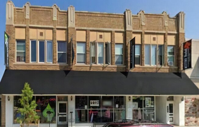 916 MILWAUKEE AVE
