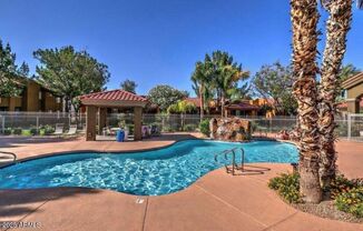 Charming 1 Bed 1 Bath Lower Level condo ++ Community Pool/SPA++Fitness Room