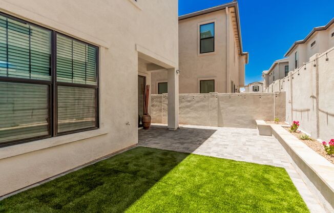 Stunning furnished townhome in gated community in Scottsdale!