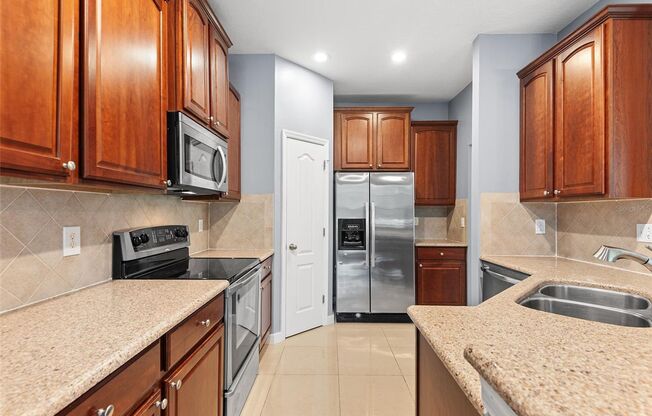 RIVERVIEW TOWNHOME FOR RENT!!