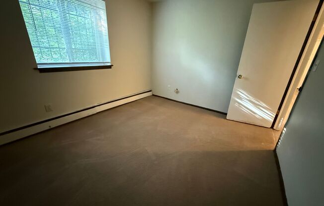 2 beds, 1 bath, $1,425, Unit 106