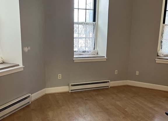 1 bed, 1 bath, 565 sqft, $1,600, Unit 9