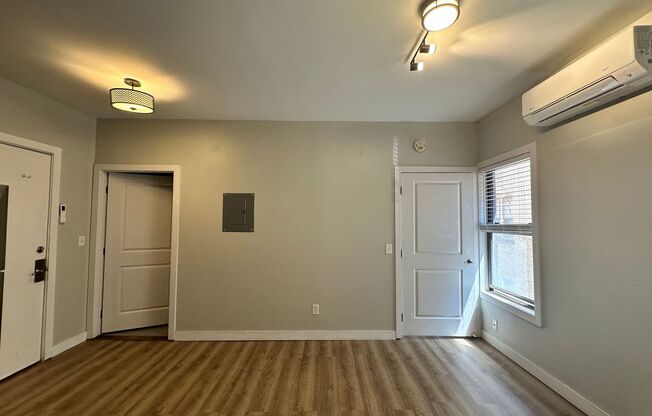 1 bed, 1 bath, 430 sqft, $1,100, Unit 303