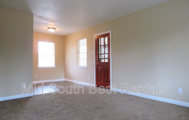 3 beds, 1.5 baths, 1,025 sqft, $1,095