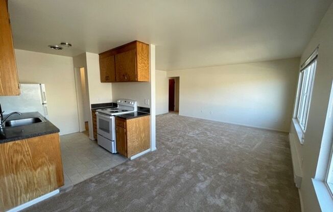 2 beds, 1 bath, 825 sqft, $1,675, Unit 205