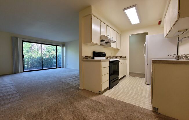 Conveniently located South Kirkland near Downtown-Laurel Park