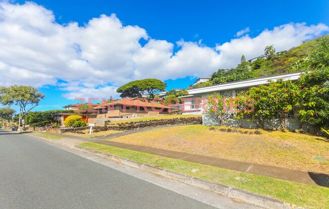 Lower Waialae Iki 3 Bedroom, 2 Bath Single Family Home