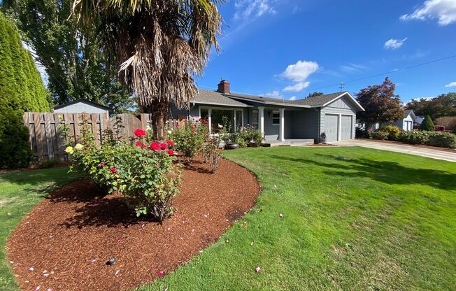 NE Keizer Beautiful Single Family Home 3 Bed , 2 Bath, Fully Fenced Backyard, AVAILABLE NOW!