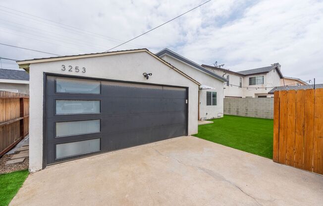 Warm & Inviting Hawthorne Home!