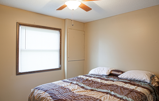 2 beds, 1 bath, 820 sqft, $985, Unit 4324 Wyndsor Terrace Building 4 #30