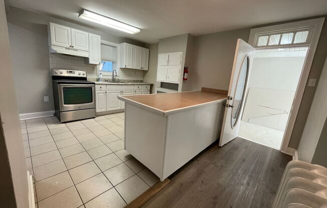 Newly Renovated 3 Bed, 1.5 Bath in Fairview!