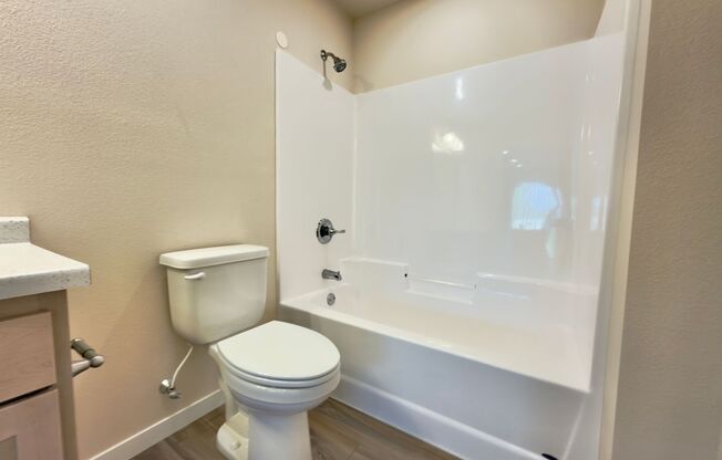1 bed, 1 bath, 645 sqft, $1,379, Unit EC 4242-01