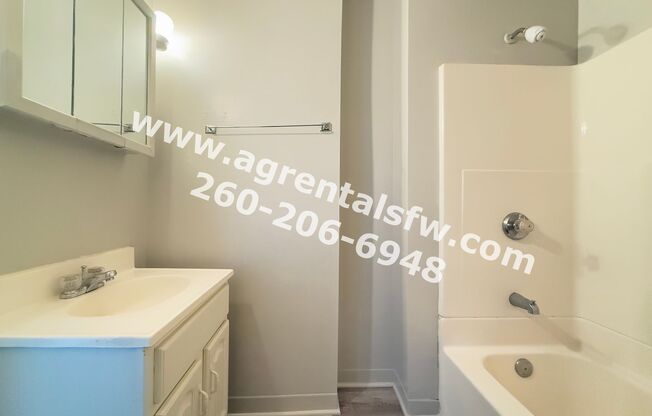 3 beds, 1.5 baths, 1,512 sqft, $1,100, Unit 2514 S Hanna St