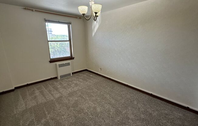 2 beds, 2 baths, $1,300, Unit 405