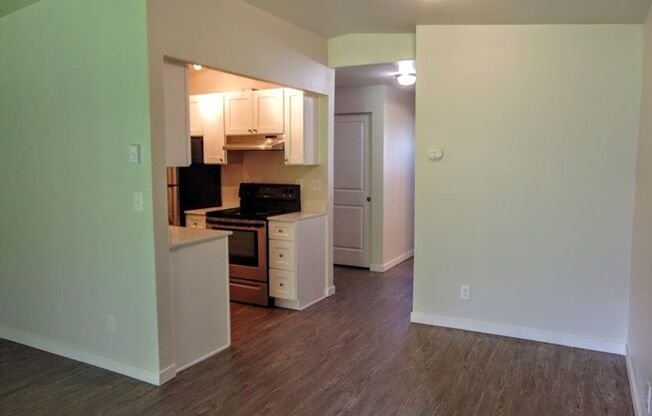 1 bed, 1 bath, 725 sqft, $1,475, Unit 9