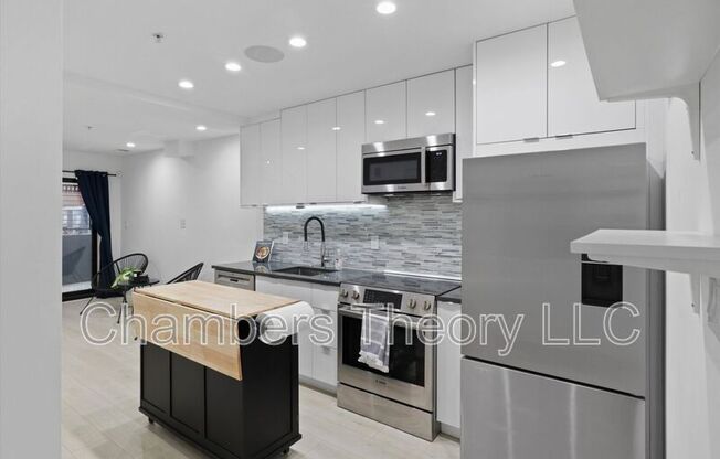 4 R ST NW