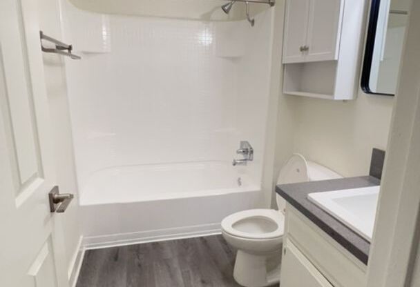 2 beds, 1 bath, 1,100 sqft, $2,568, Unit 241-40