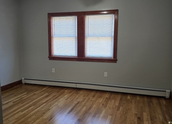 2 beds, 1 bath, 1,000 sqft, $3,200, Unit 2