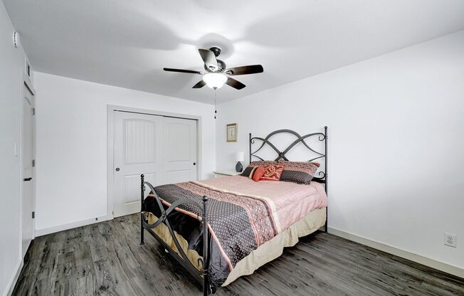 2 beds, 1 bath, 860 sqft, $1,749, Unit 105