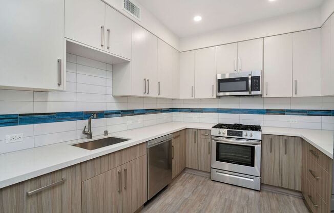 2 beds, 2 baths, $2,880, Unit Two Bedroom