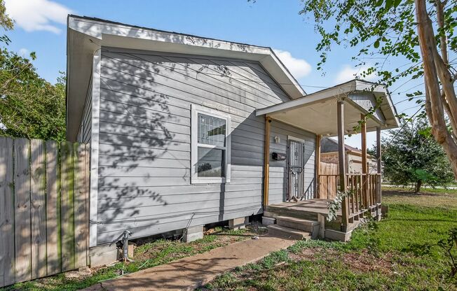 Affordable 3bed/2bath single-family house!
