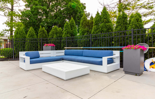 outdoor lounge area  at Heritage Apartments, Ohio