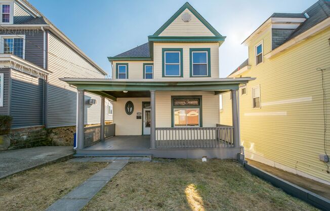 Stunning 3 bedroom home in Carrick available August 1!